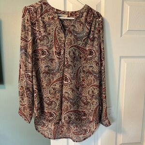 Great Top with Fall Colors. 100% Polyester. Size L. Like New Condition!